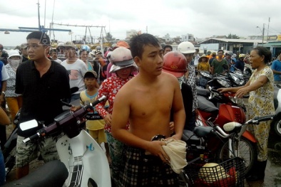 Cứu sống 2 ngư dân đuối nước trên biển