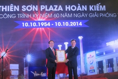 Gắn biển Công trình kỷ niệm Giải phóng Thủ đô cho Thiên Sơn Plaza Hoàn Kiếm