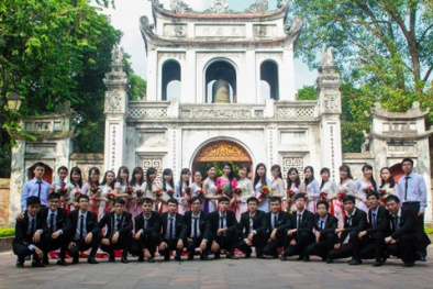 Giới trẻ năng động kiếm bộn tiền 'mùa kỷ yếu'