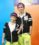 Minh Thuận giả gái hỗ trợ con trai trên sân khấu Gương mặt thân quen nhí