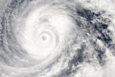 Siêu bão Vongfong cực mạnh đang tiến vào nước Nhật