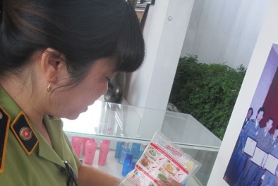 'Vạch mặt' hàng giả tại triển lãm Chào mừng Giải phóng Thủ đô 