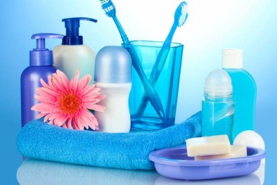 Phòng tắm chứa hàng loạt sản phẩm độc hại