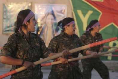 Những nữ chiến binh khiến IS khiếp sợ