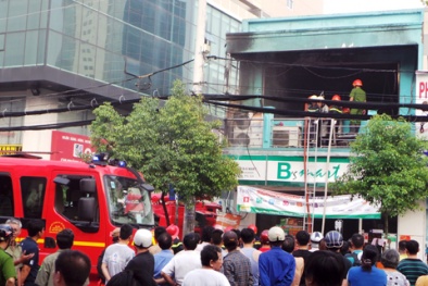 Cháy siêu thị mini sát chung cư