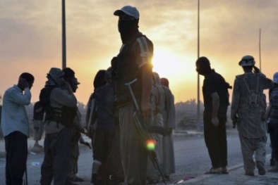 IS chặt đầu các tay súng, thanh trừng nội bộ