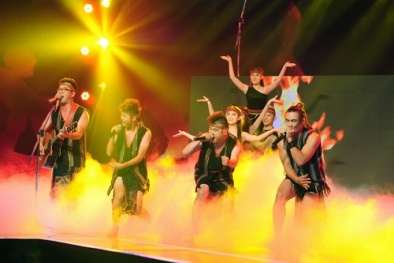 F Band  liệu có thể đăng quang Nhân tố bí ẩn sau sự cố trang phục?