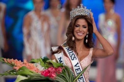  Tân hoa hậu Venezuela vướng scandal ảnh nude