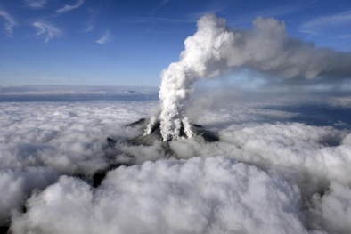 Núi lửa đe dọa nhà máy điện hạt nhân Nhật Bản