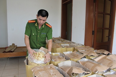 Bắt giữ 1,2 tấn bim bim có ngày sản xuất ở 'tương lai'