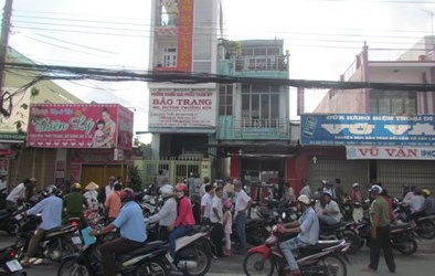 Cướp táo tợn xông vào thẩm mỹ viện cướp 200 triệu đồng