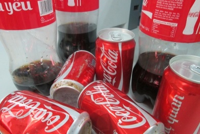 Vụ Coca Cola xì, nổ lốp bốp: Trách nhiệm của Coca Cola tới đâu?