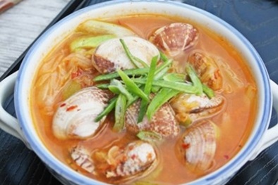 Cách làm món canh ngao kim chi hấp dẫn cho bữa cơm ngày lạnh