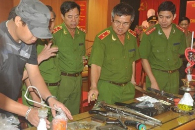 Bắt giữ trùm xã hội đen Nhật 'khùng' cùng hàng chục khẩu súng