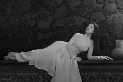 Ngắm Siêu mẫu Ngọc Bích đẹp như nữ thần trong bộ ảnh đen trắng