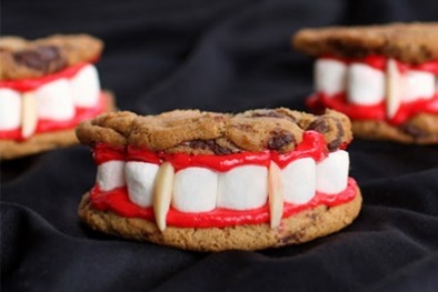 Cách làm bánh hàm răng nhọn hoắt, ghê sợ của Dracula cho Halloween