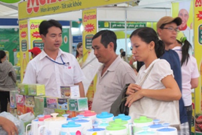 Xăng giảm 8 lần, giá tiêu dùng rơi mạnh