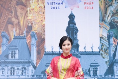 Ngắm Ngọc Hân đẹp lạ trong trang phục áo dài thổ cẩm