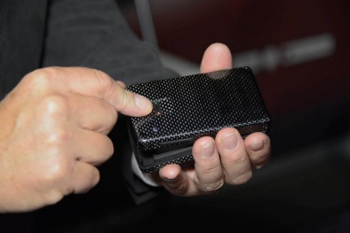 Ví thông minh với hệ thống bảo mật bằng vân tay