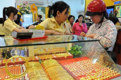 Giá vàng ngày 27/10/2014: Giá vàng giảm sâu chờ tin tức từ Mỹ