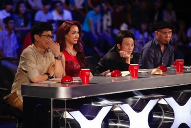 Hoài Linh lên tiếng chê bai bạn của thí sinh hát được bốn thứ tiếng 