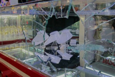 Bịt mặt cướp tiệm vàng giữa ban ngày