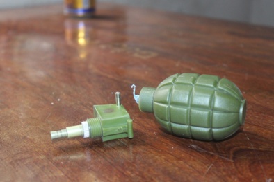 Lại xảy ra vụ lựu đạn đồ chơi phát nổ, 2 anh em nhập viện