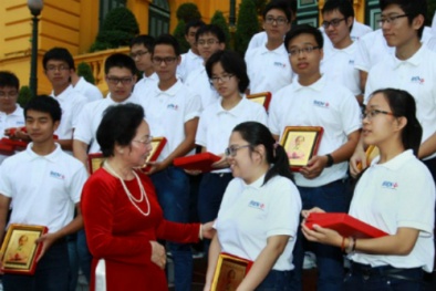 Phó chủ tịch nước biểu dương đoàn học sinh đoạt giải Olympic quốc tế