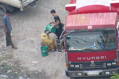 Thâm nhập đường dây rút trộm nghìn lít xăng dầu mỗi ngày từ xe bồn