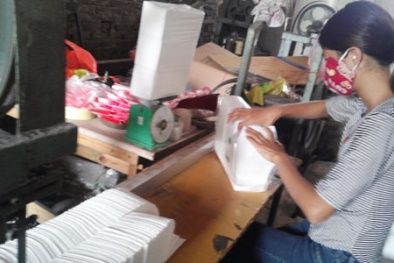 Tận mục làng chế giấy chùi miệng đầy chất độc