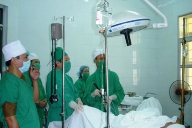 Sản phụ bị cắt tử cung vì bác sỹ chẩn đoán nhầm