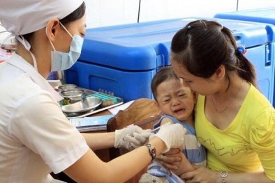 Cháu bé tử vong sau tiêm vắc xin chỉ được đền bù 5 triệu đồng