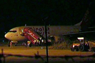 Hãng hàng không Ấn Độ hoãn chuyến bay vì bị trâu húc