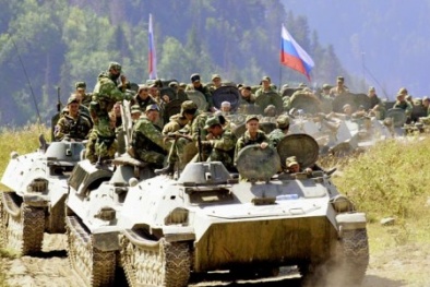 Tình hình Ukraine: Hàng chục xe tăng Nga đang tiến vào Ukraine?