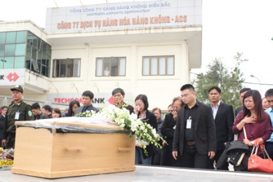 Di hài 3 mẹ con người Việt vụ rơi máy bay MH17 về đến Hà Nội