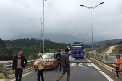 Vì sao người dân lại chặn đường cao tốc Nội Bài - Lào Cai