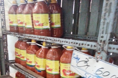 Tương ớt bẩn từ lò ra chợ