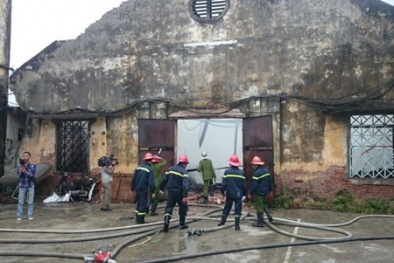 Cháy lớn trong khuôn viên Trung tâm khí tượng thủy văn quốc gia