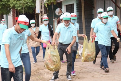 Tình nguyện làm sạch môi trường nông thôn