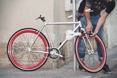 Khóa chống trộm xe đạp bằng yên độc đáo