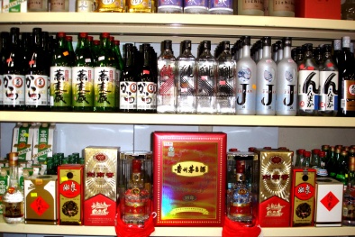 Trung Quốc thu hồi hàng trăm chai rượu giả