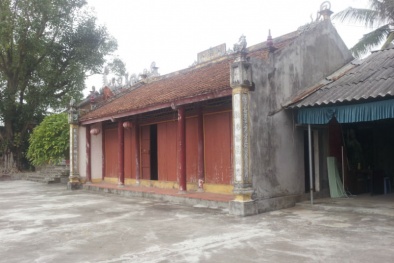 Luật sư nói gì về vụ chính quyền o ép thủ nhang ra khỏi đền?