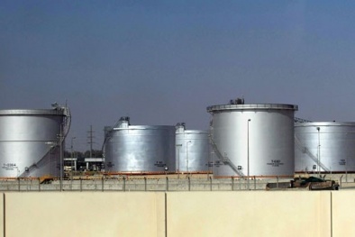 Giá dầu tiếp tục rớt thê thảm