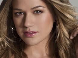 Kelly Clarkson sẽ góp mặt trong Chung kết Hoa hậu Việt Nam 2014