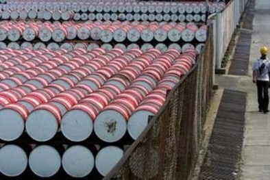 Giá dầu tiếp tục giảm mạnh xuống 60 USD/thùng