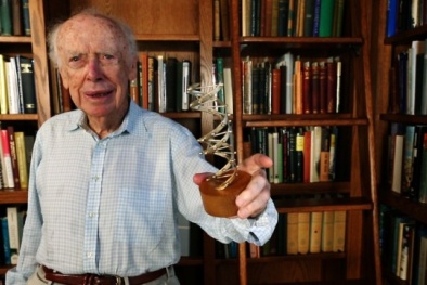 Giải Nobel được bán với giá 4,8 triệu USD