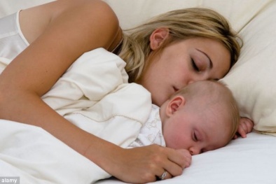 Cẩn trọng khi dùng nhiều chăn đệm mùa đông cho trẻ