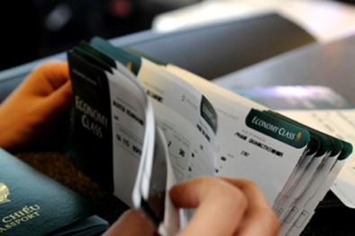 Tại sao giá dầu giảm còn giá vé máy bay vẫn tăng?