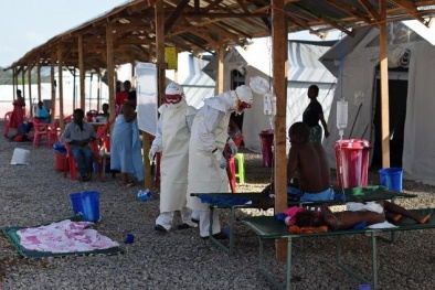 Bác sỹ thứ 10 tử vong vì Ebola ở Sierra Leonean 