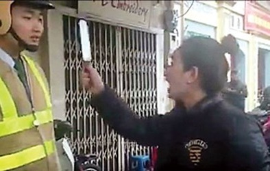 Sự thật phụ nữ múa dao trước mặt dọa tổ công tác 141 Công an Hà Nội